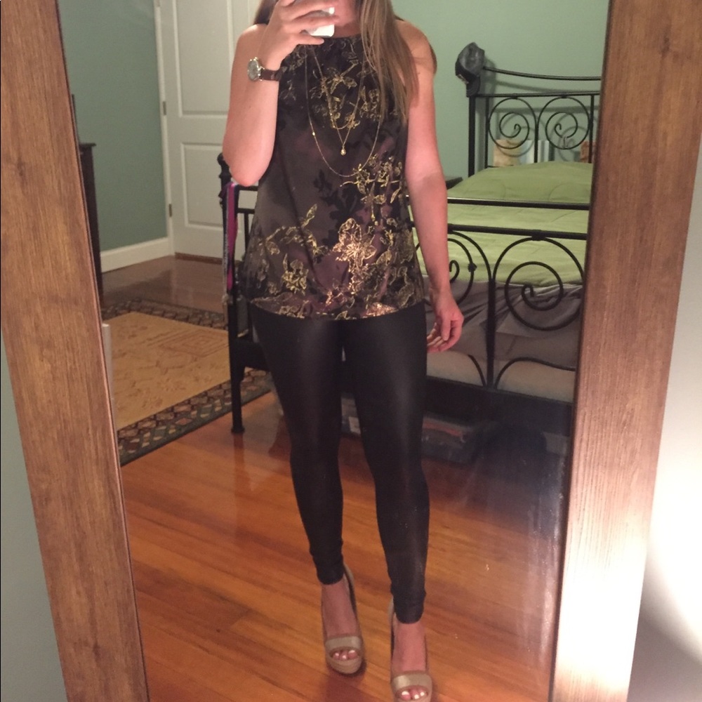 Tahari sleeveless top, fully lined, size small.